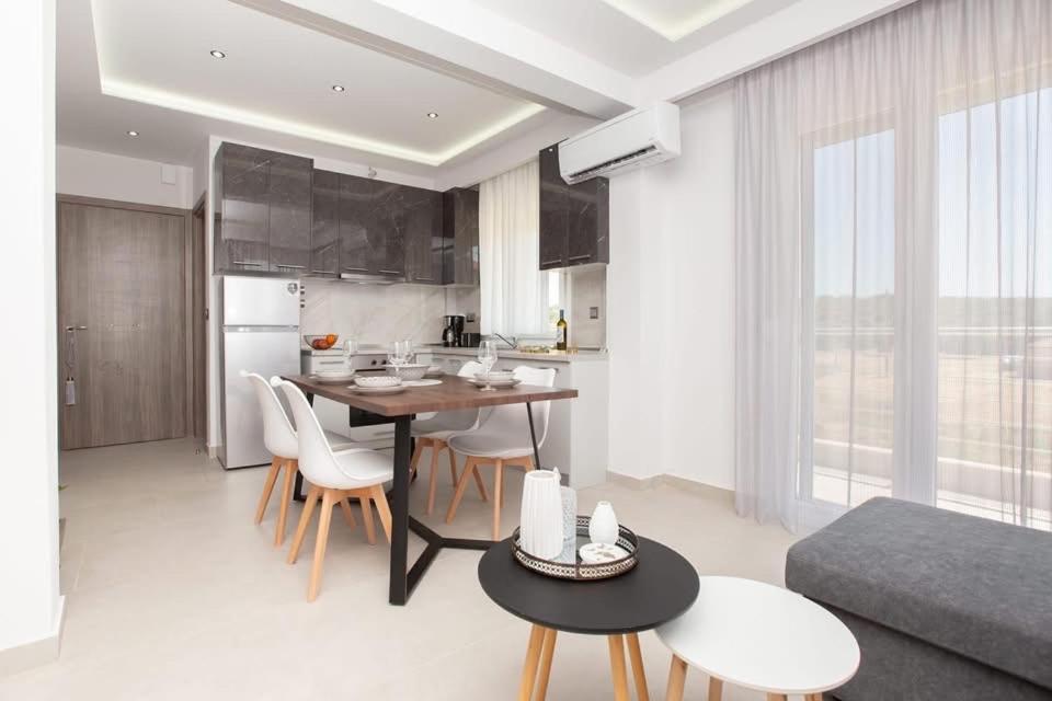 Marane Luxury Suites Nea Moudania Exterior foto