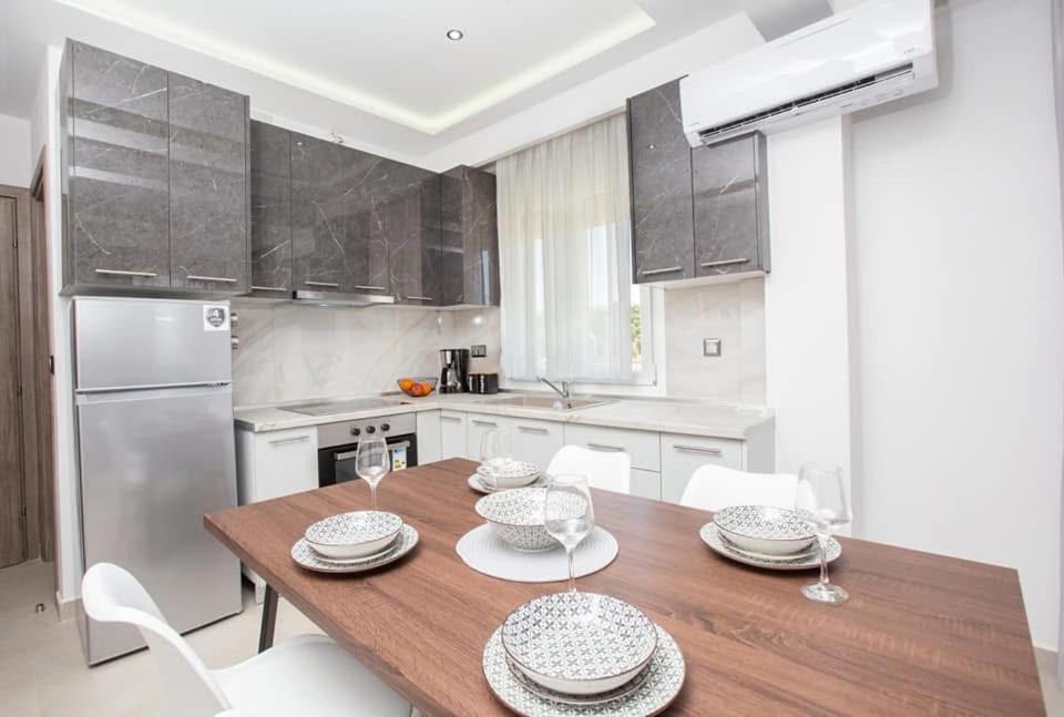 Marane Luxury Suites Nea Moudania Exterior foto